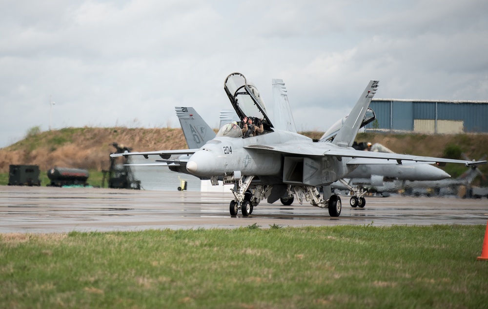 Kentucky Air National Guard plays host to military aircraft for Thunder Over Louisville