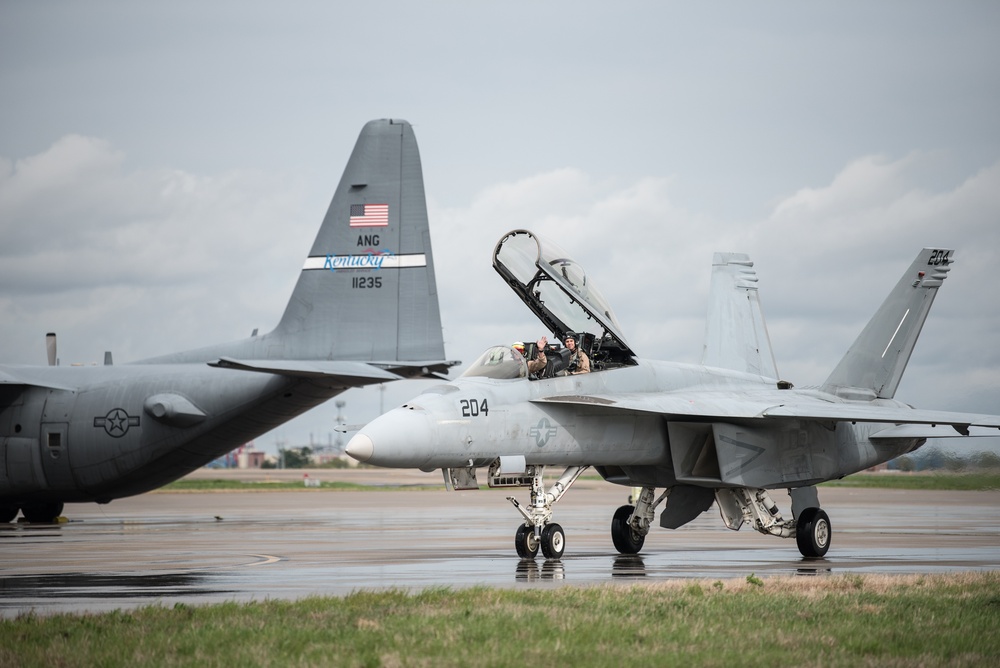 Kentucky Air National Guard plays host to military aircraft for Thunder Over Louisville