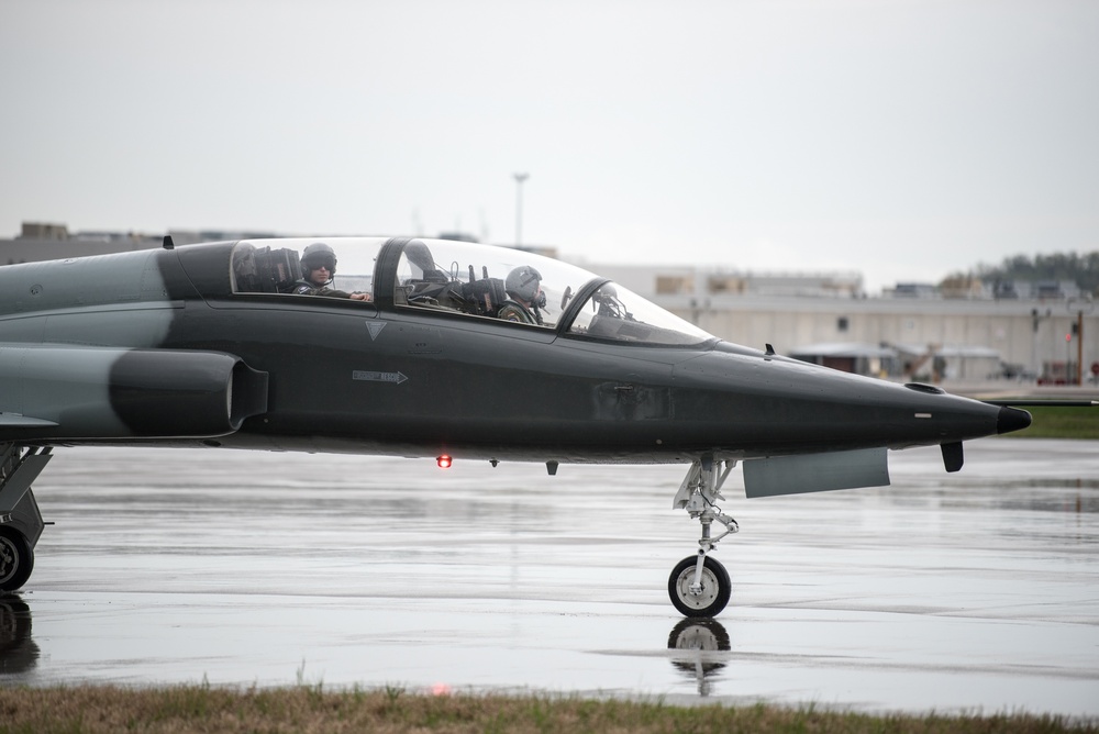 Kentucky Air National Guard plays host to military aircraft for Thunder Over Louisville