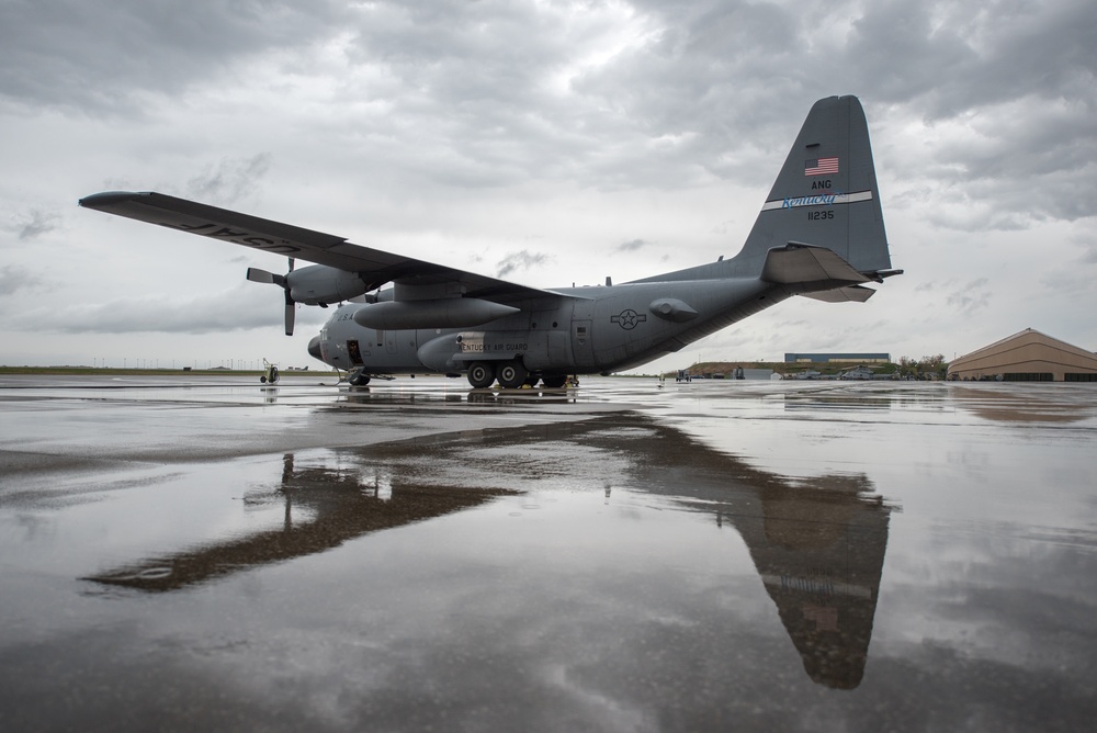 Kentucky Air National Guard plays host to military aircraft for Thunder Over Louisville