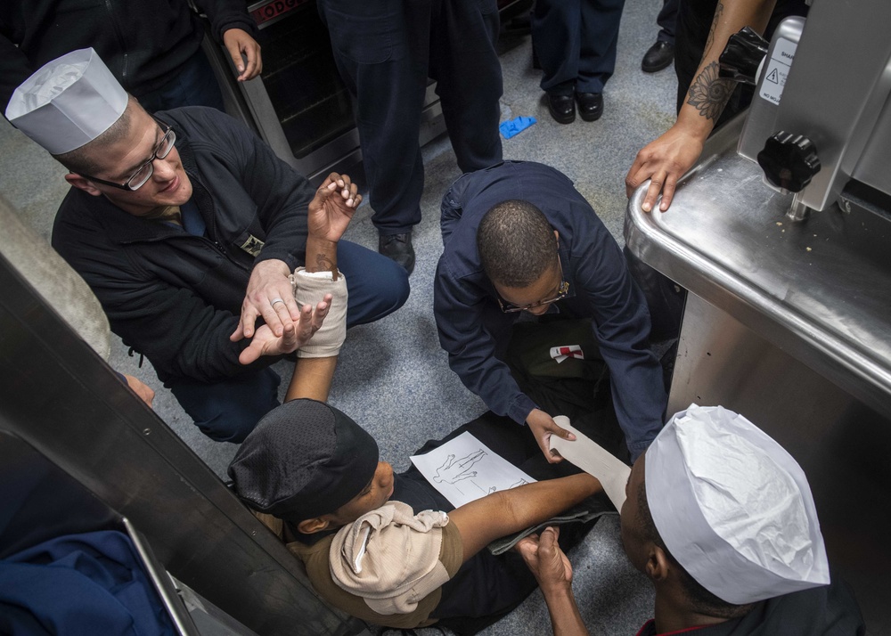 USS Jason Dunham Sailors participate in first aid training