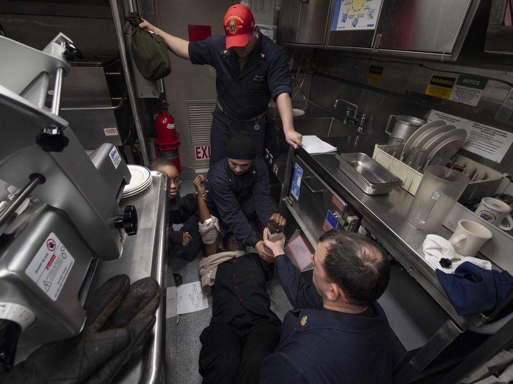 USS Jason Dunham Sailors conduct first aid training