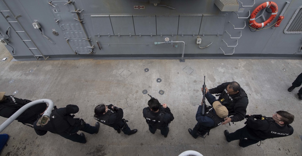 USS Jason Dunham Sailors participate in security reaction force training