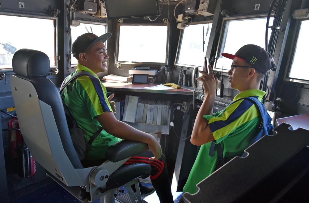 USS Blue Ridge hosts tour for local school