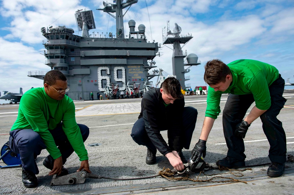 USS Dwight D. Eisenhower (CVN 69)