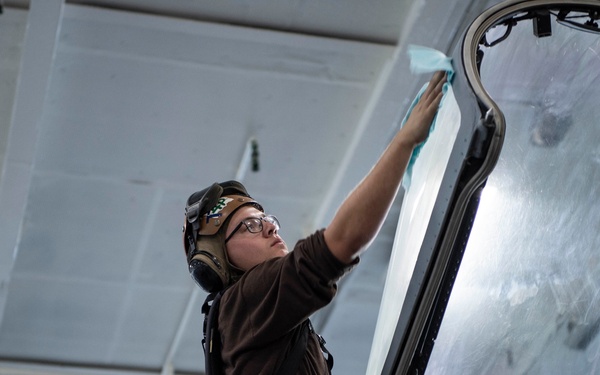 USS Dwight D. Eisenhower (CVN 69)