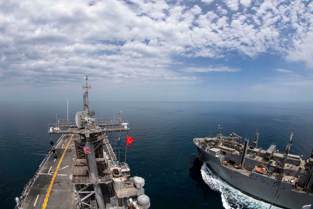 USS Kearsarge (LHD 3) receives fuel and stores from the USNS Alan Shepard (T-AKE 3)
