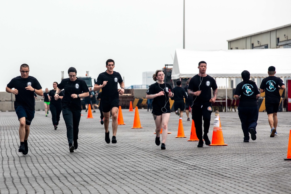 Sailors participate in a SAPR 5K Run