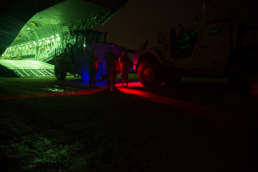 Marines, Airmen load MATV for transport: SPMAGTF-CR-CC 19.1