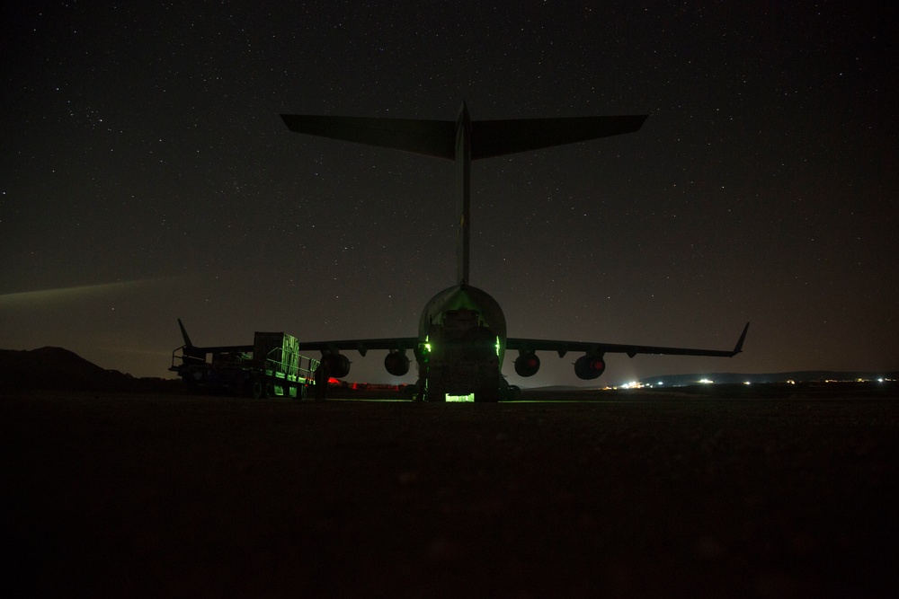 Marines, Airmen load MATV for transport: SPMAGTF-CR-CC 19.1