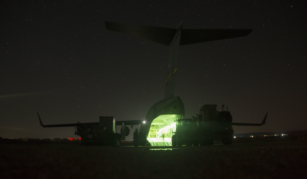 Marines, Airmen load MATV for transport: SPMAGTF-CR-CC 19.1
