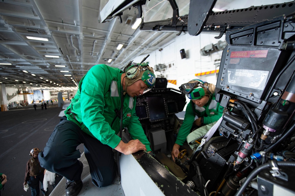 USS Dwight D. Eisenhower (CVN 69)