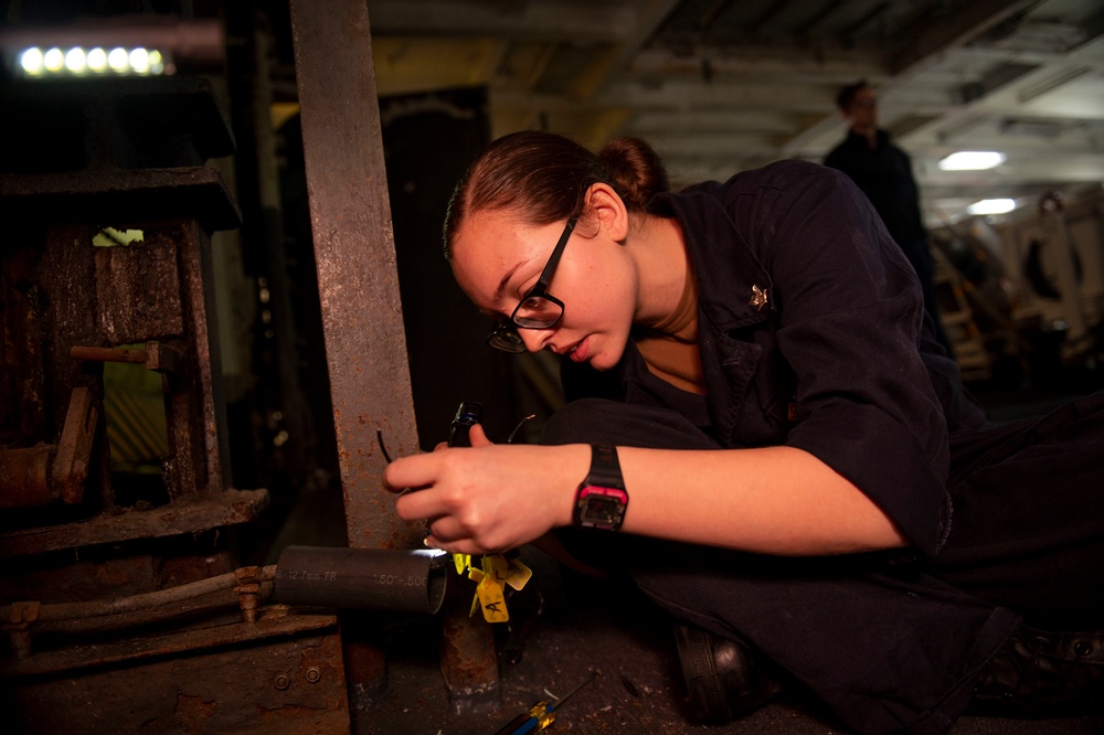 USS Dwight D. Eisenhower (CVN 69)