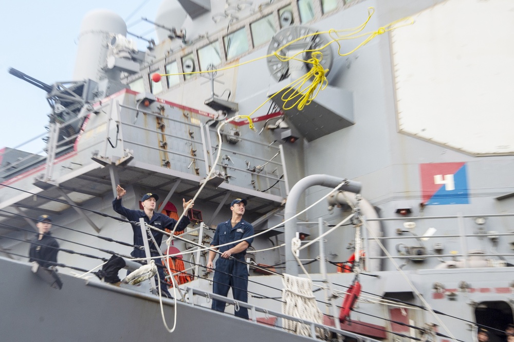 Sailors assigned to the Arleigh Burke-class guided-missile destroyer USS Ross (DDG 71) cast a line as the ship moors pierside at Souda Bay, Greece, April 12, 2019.