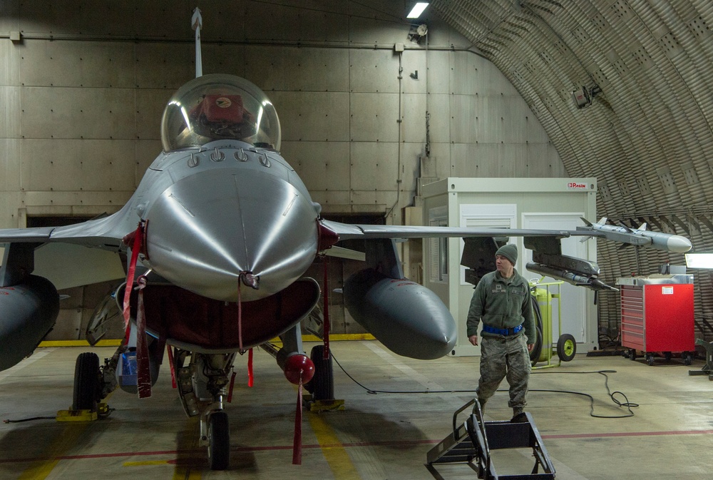 52nd Fighter Wing tests F-16 electronic warfare capabilities