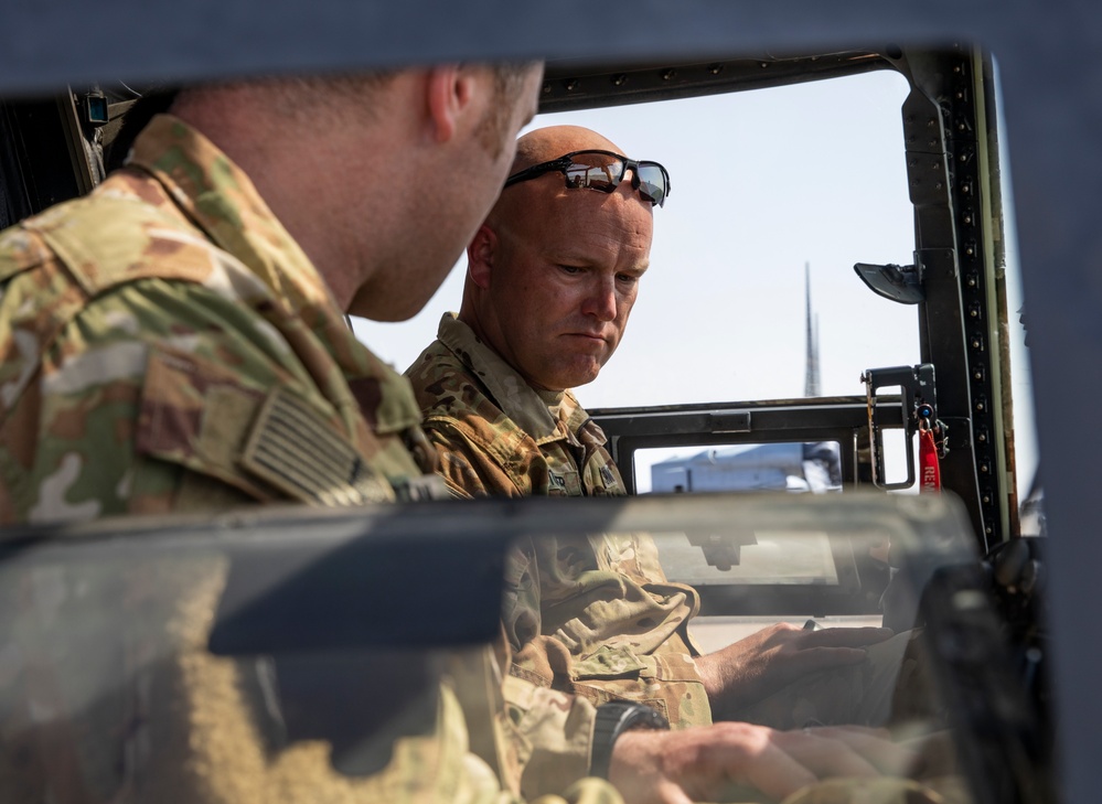 Marines familiarize Soldiers on CH-53E, MV-22