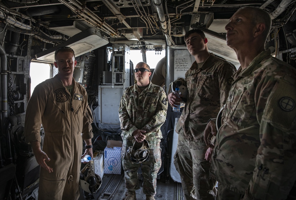 Marines familiarize Soldiers on CH-53E, MV-22