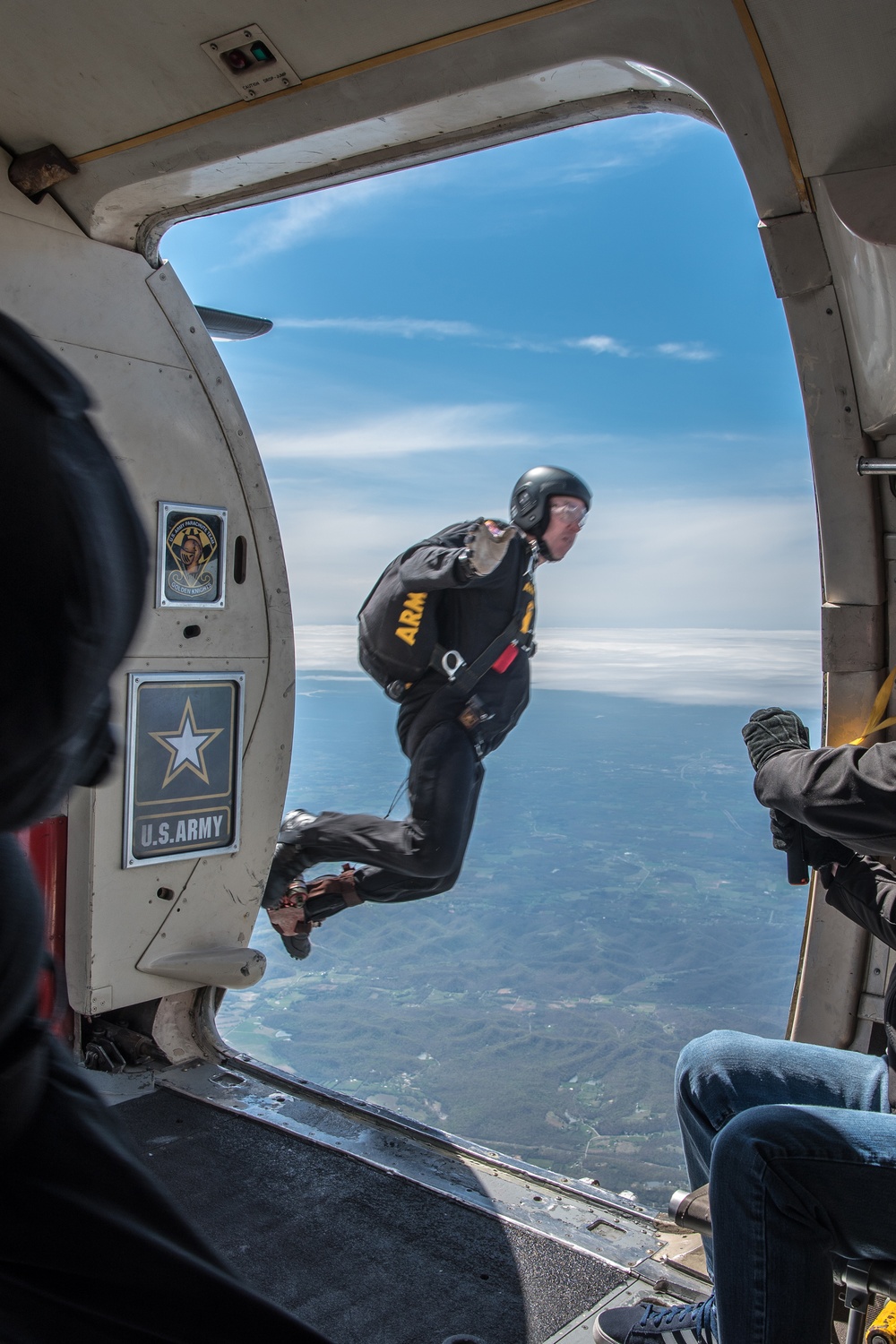 Kentucky Air National Guard plays host to military aircraft for Thunder Over Louisville