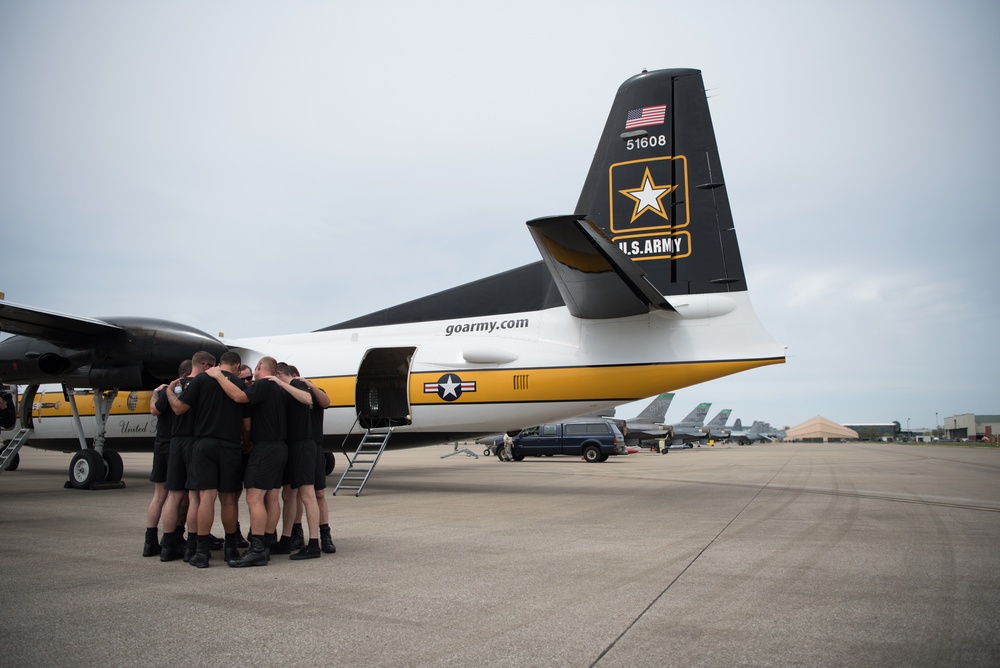 Kentucky Air National Guard plays host to military aircraft for Thunder Over Louisville