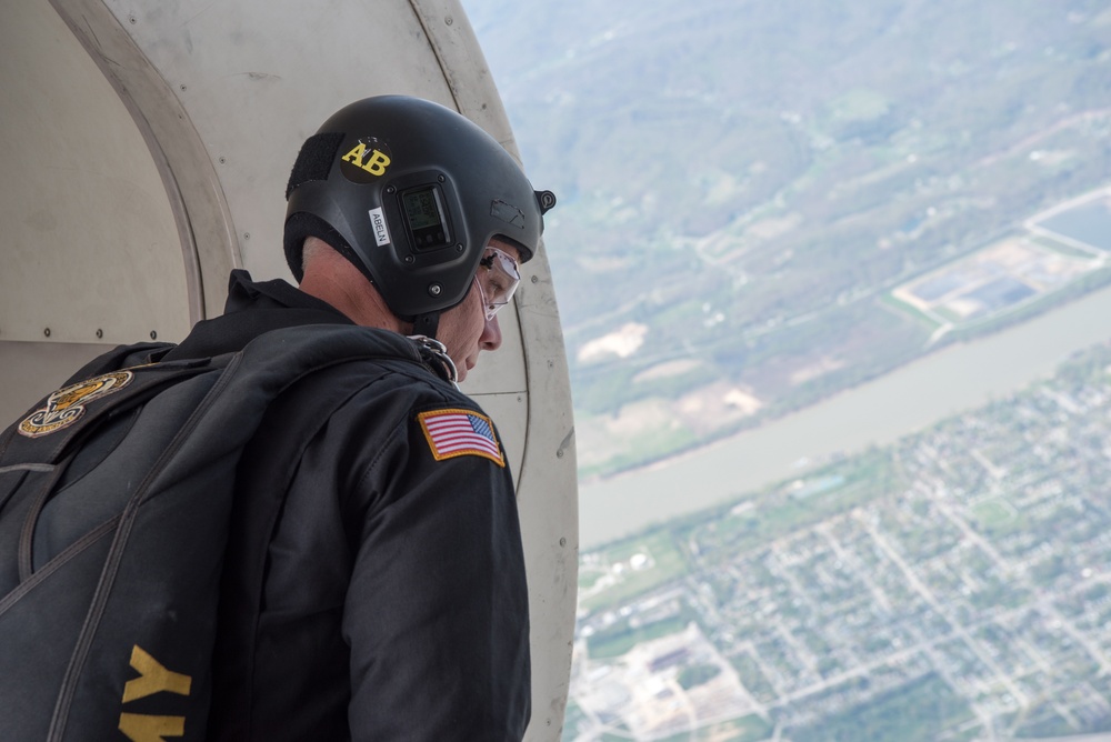 Kentucky Air National Guard plays host to military aircraft for Thunder Over Louisville