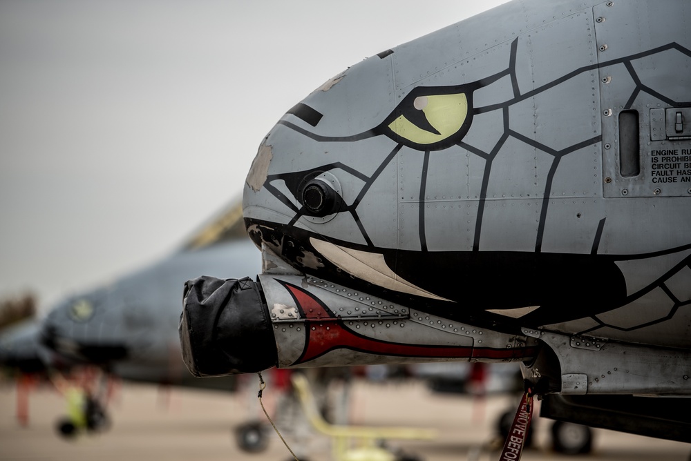 Military aircraft kick off Thunder Over Louisville