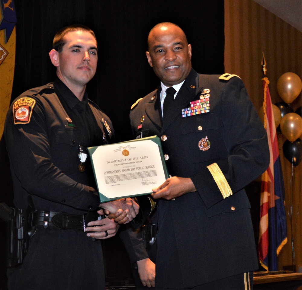 Oro Valley police officers awarded for saving life of Tucson recruiter