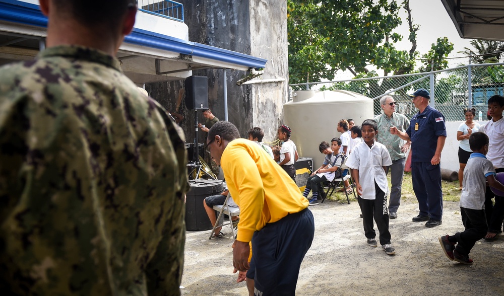 U.S. Ambassador Visits PP19 Team in Chuuk