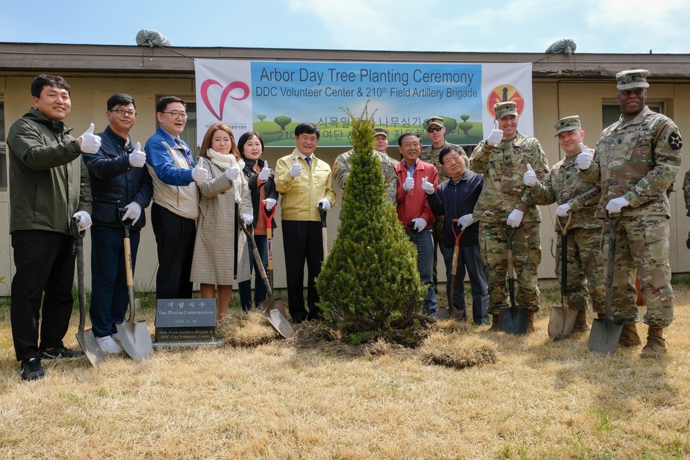 210th FAB Hosts DDC Leaders for Arbor Day Ceremony