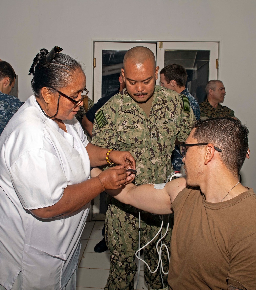 U.S. Medical staff works side-by-side with Chuuk hospital staff