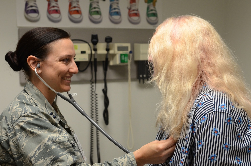 Air Guard Team Receives Navy Medical Training
