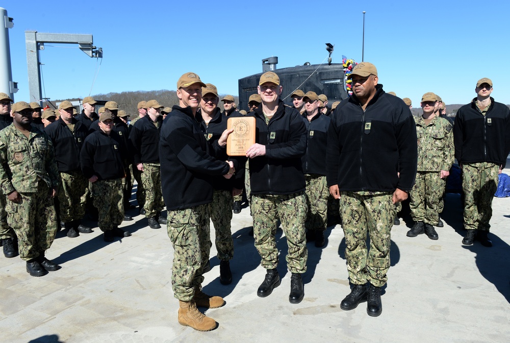 USS Providence (SSN 719) Receives Battle E Award