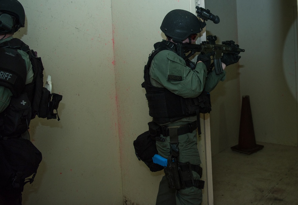Military, civilians band together for domestic threat response training