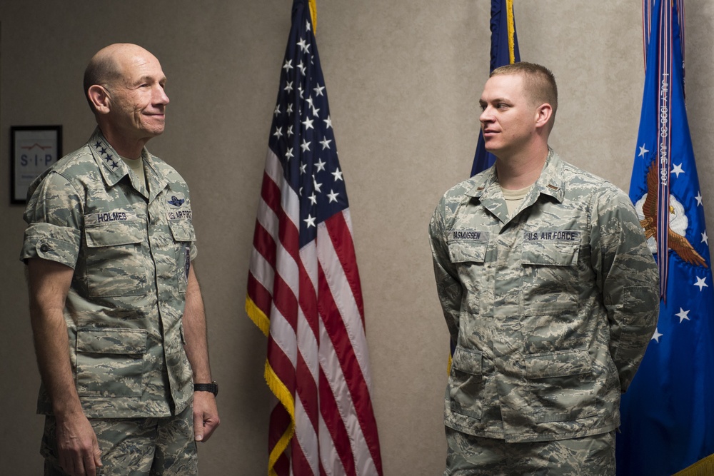 ACC Commander visits the IDANG