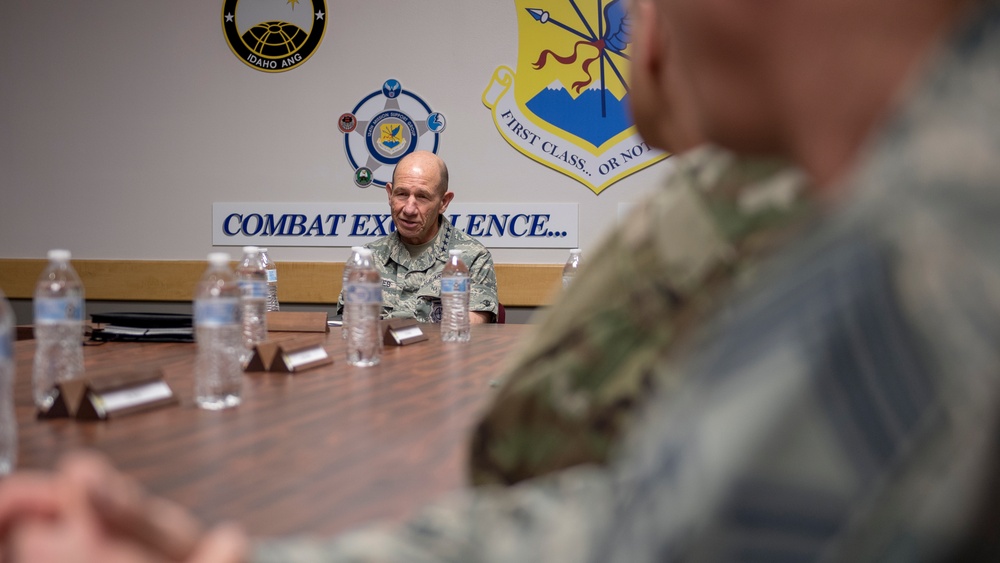 ACC Commander Visits Gowen