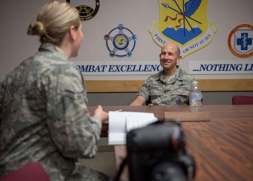 ACC Commander Visits Gowen
