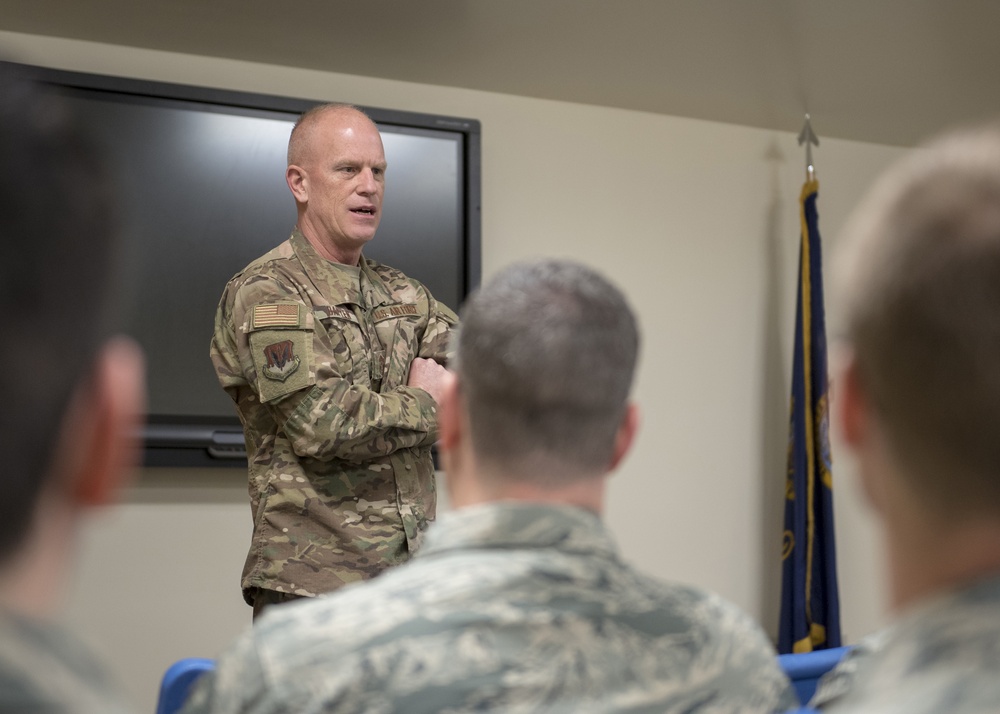ACC Commander Visits Gowen