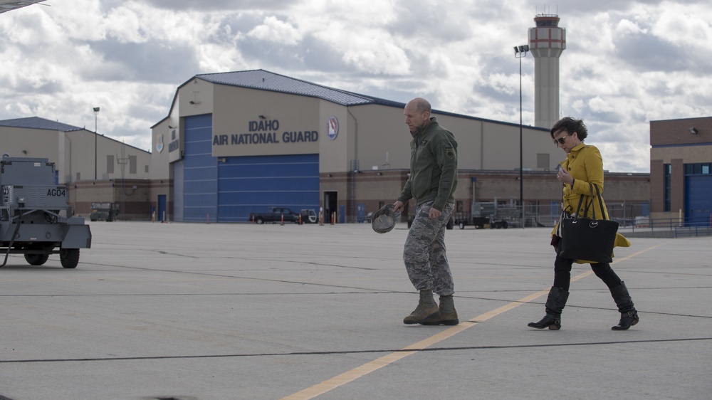 ACC Commander Visits Gowen
