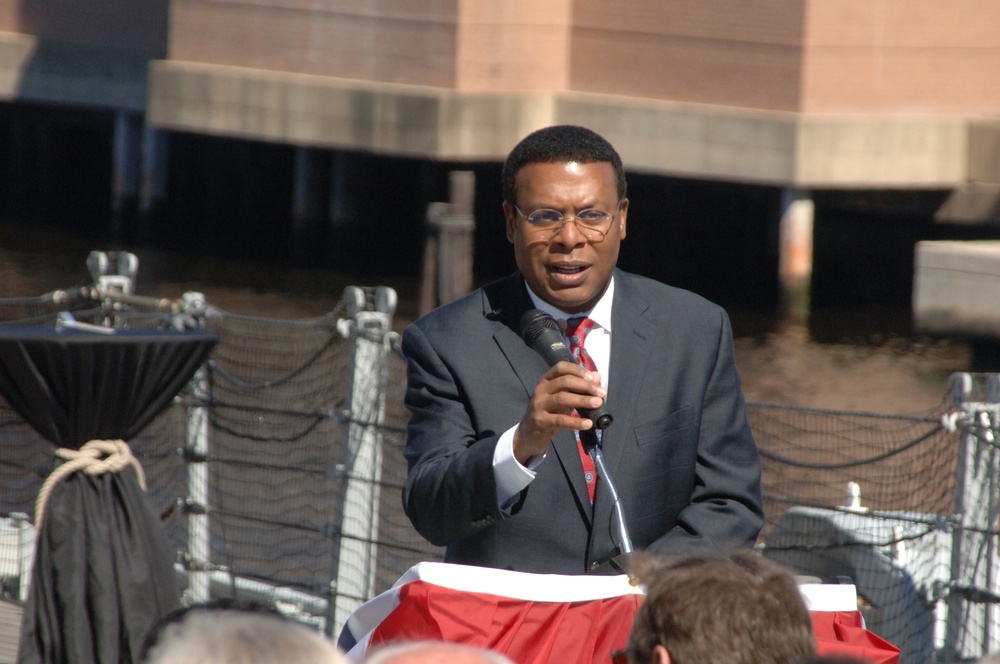 Norfolk's Mayor aboard the USS Wisconsin