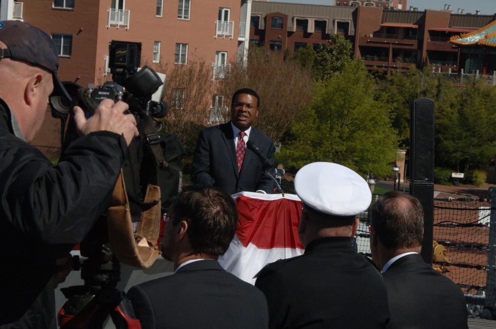 Norfolk's Mayor aboard the USS Wisconsin