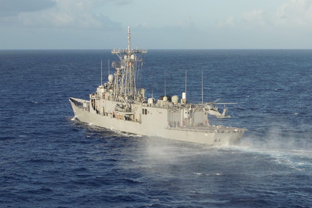 HSC-25, Royal Australian Navy train together