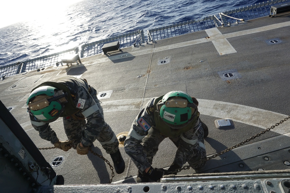 HSC-25, Royal Australian Navy train together