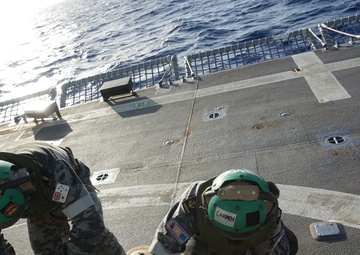 HSC-25, Royal Australian Navy train together