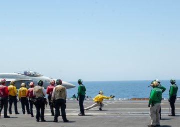 CLDJ tours USS Stennis