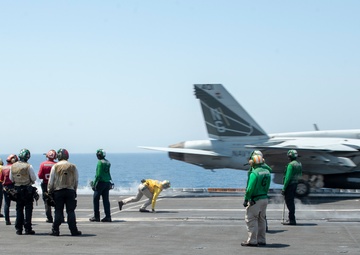 CLDJ tours USS Stennis