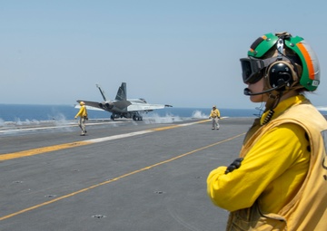 CLDJ tours USS Stennis
