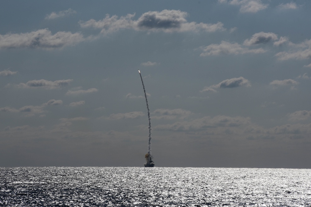 Arleigh Burke-class guided-missile destroyer USS Ramage (DDG 61) conducts a live-fire missile exercise