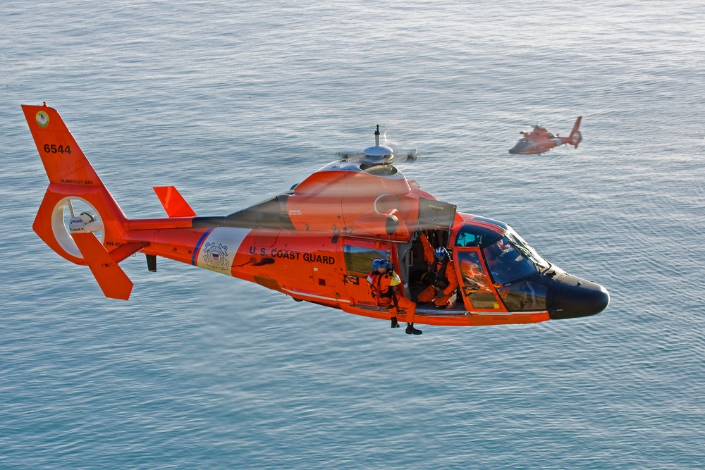 Coast Guard conducts hoist training