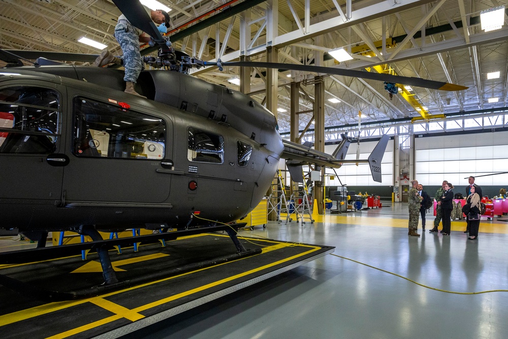 Albanian Minister of Defense visits New Jersey Army National Guard Aviation Facility