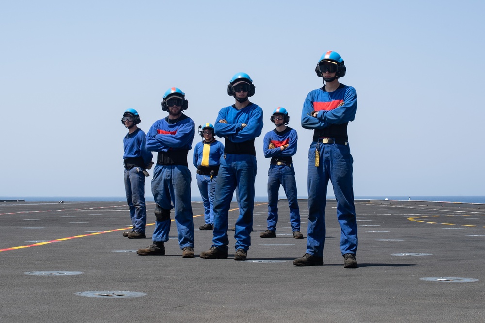 France’s Marine Nationale aircraft carrier FS Charles de Gaulle (R 91) hosts Sailors from the aircraft carrier USS John C. Stennis (CVN 74) while conducting operations at sea