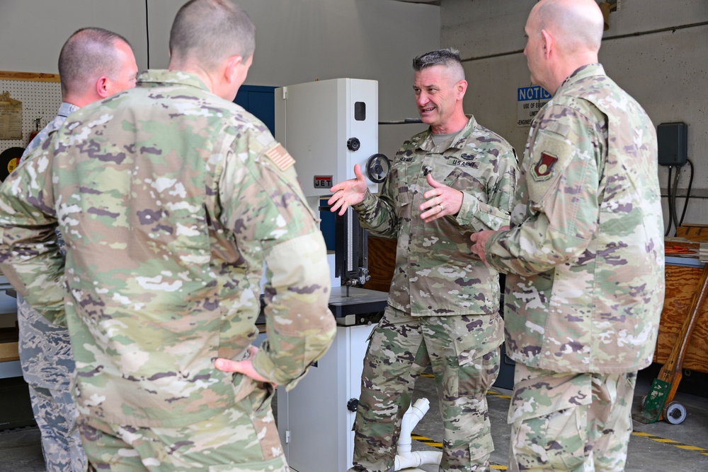 TENNESSEE ADJUTANT GENERAL AND COMMAND CHIEF VISIT MCGHEE TYSON ANG BASE